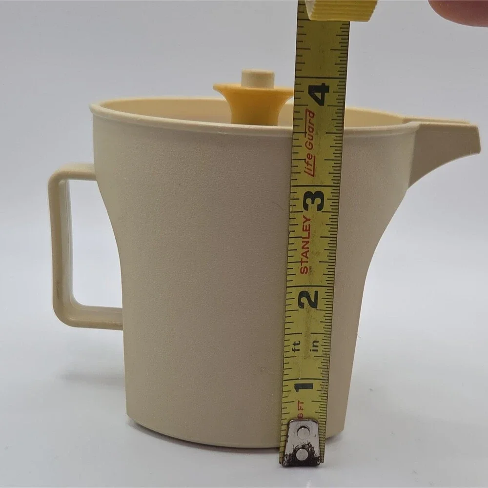 Tupperware 1414-1 Creamer With Button Seal Lid Harvest Gold Almond